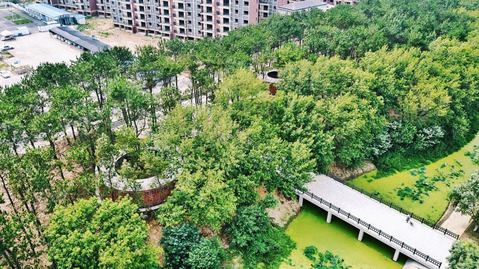 Round Toilet around Huan River By UAO