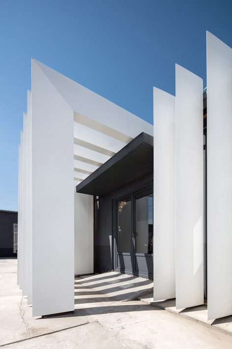 Portugal SERIP Lighting Exhibition Hall By CUN Design