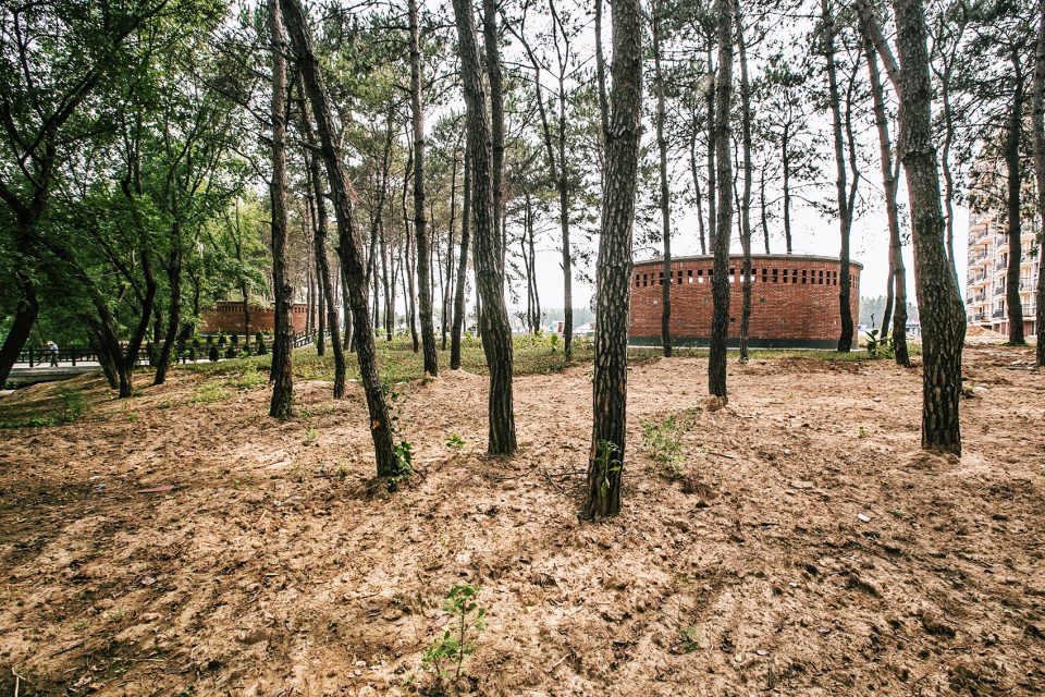 Round Toilet around Huan River By UAO