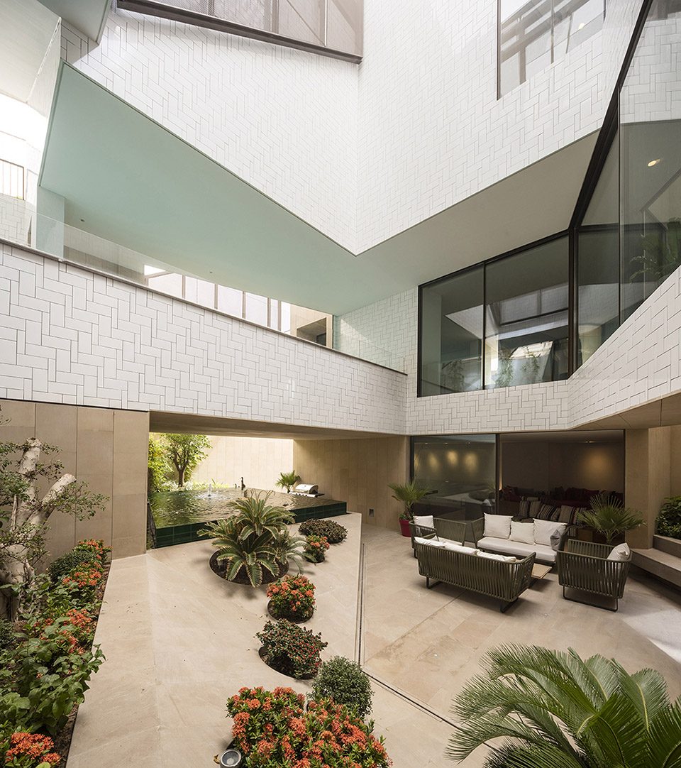 Three Gardens House By AGi architects