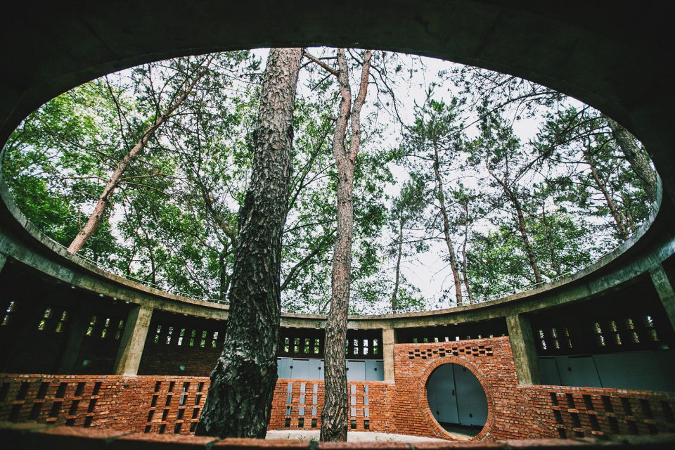 Round Toilet around Huan River By UAO