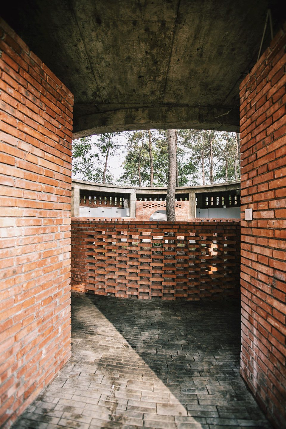 Round Toilet around Huan River By UAO