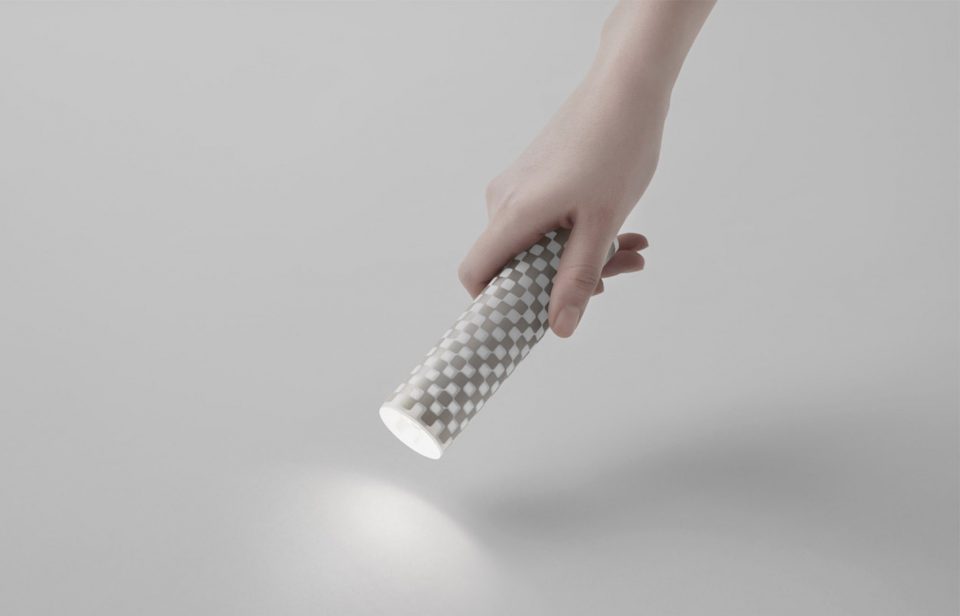 纸手电筒 / nendo