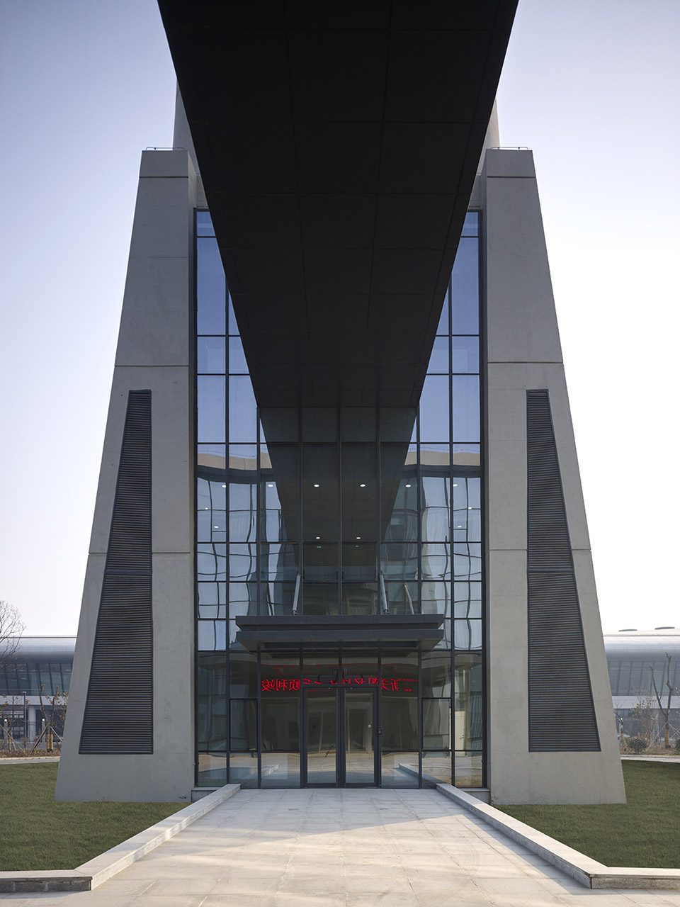 塔台主入口,main entrance of control tower ©杨超英 Yang Chaoying