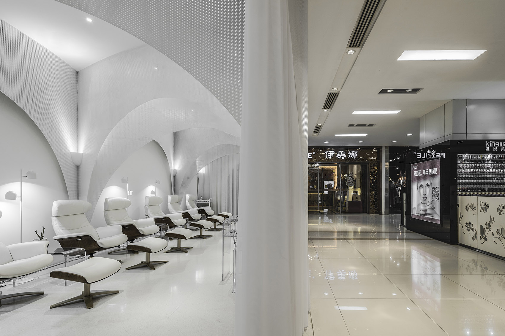 Lily Nails – Nail And Eyelash Salon In Beijing, China By ARCHSTUDIO - 谷德设计网