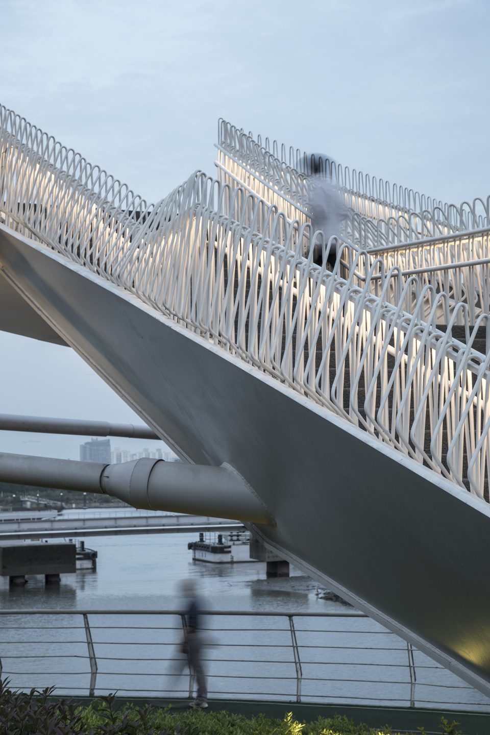 Footbridge on Rihui River By Atelier Deshaus 005