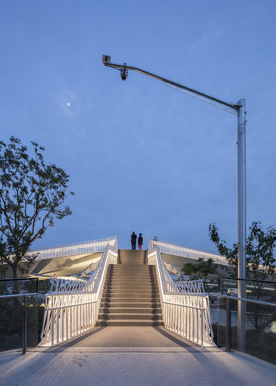 Footbridge on Rihui River By Atelier Deshaus 010
