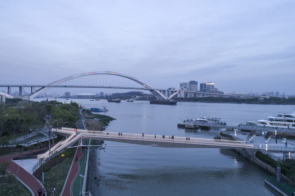 Footbridge on Rihui River By Atelier Deshaus 012