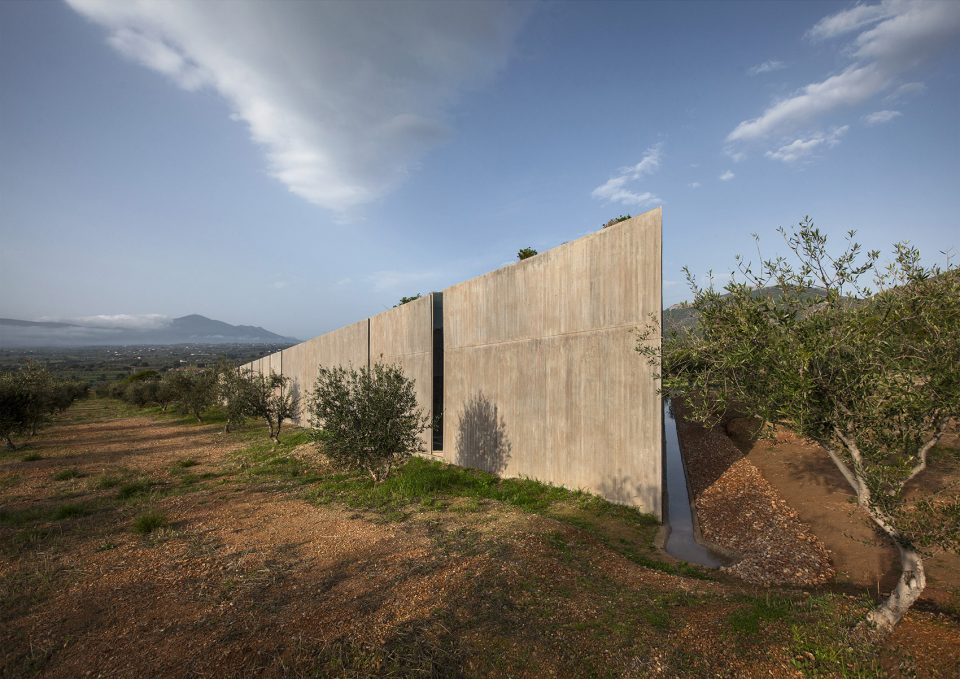 Residence in Megara by tense architecture 002