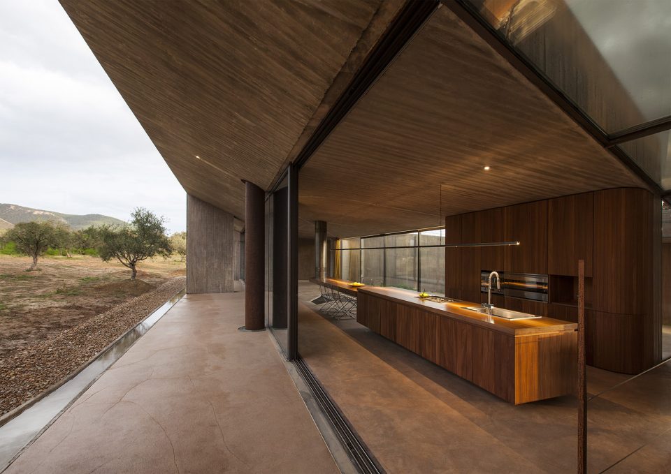 Residence in Megara by tense architecture 013