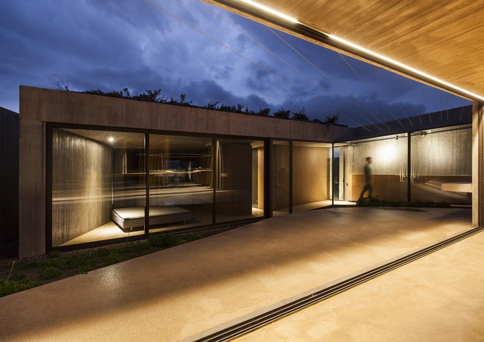 Residence in Megara by tense architecture 014