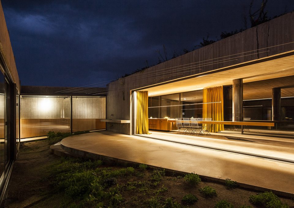 Residence in Megara by tense architecture 015