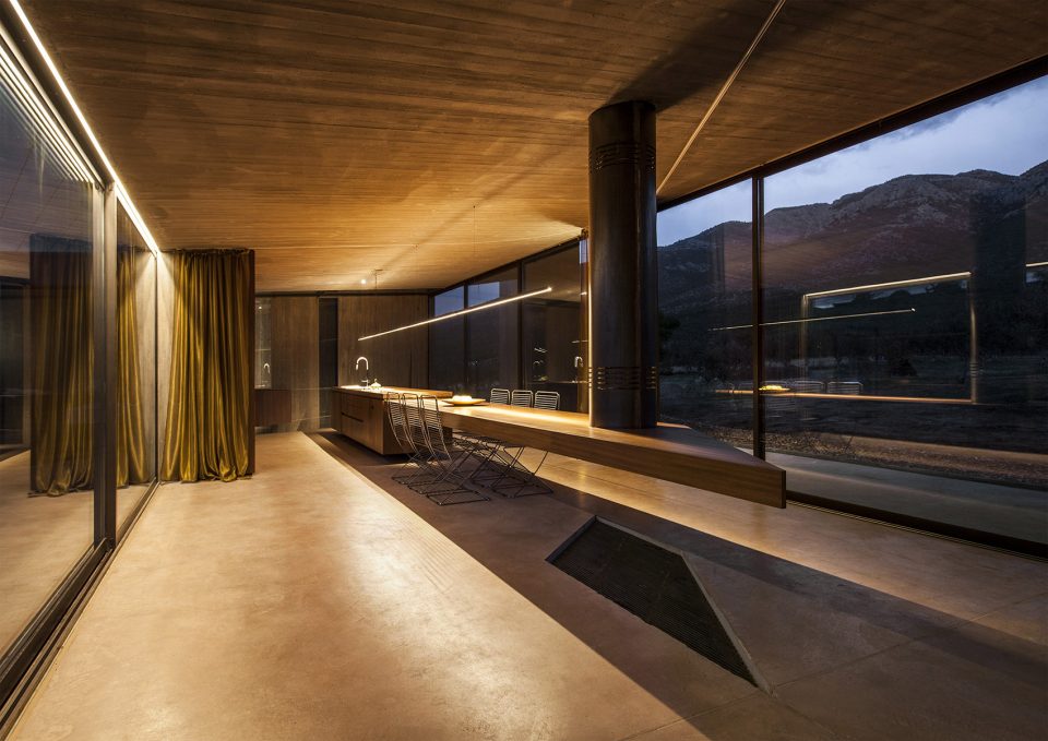 Residence in Megara by tense architecture 017