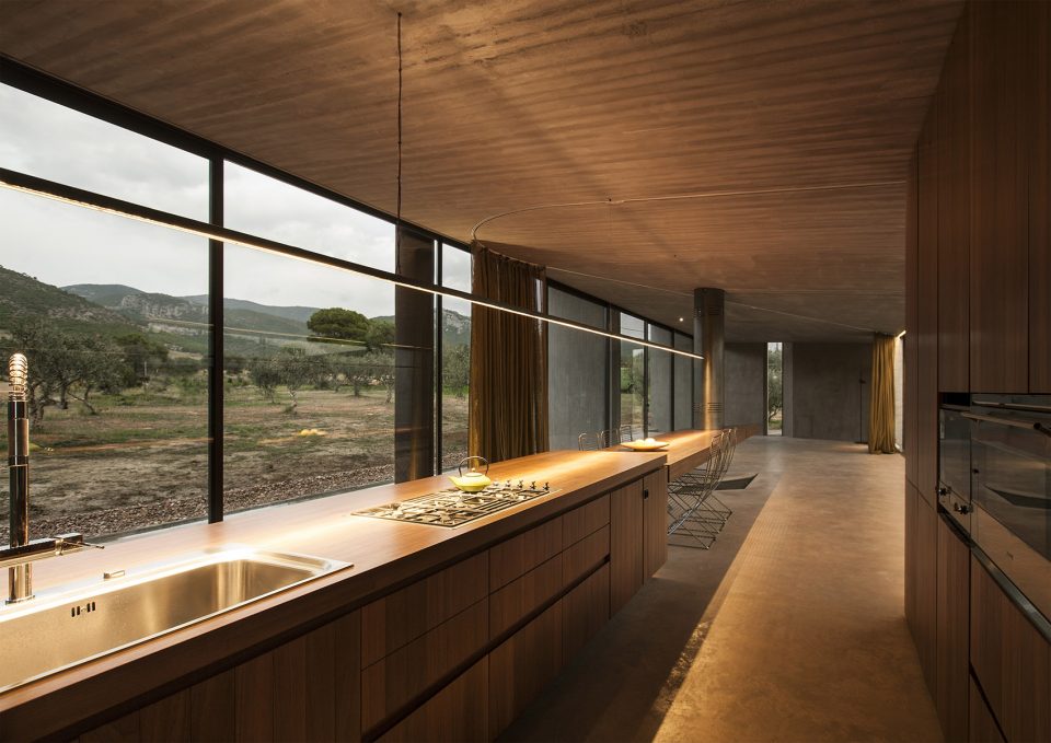Residence in Megara by tense architecture 020