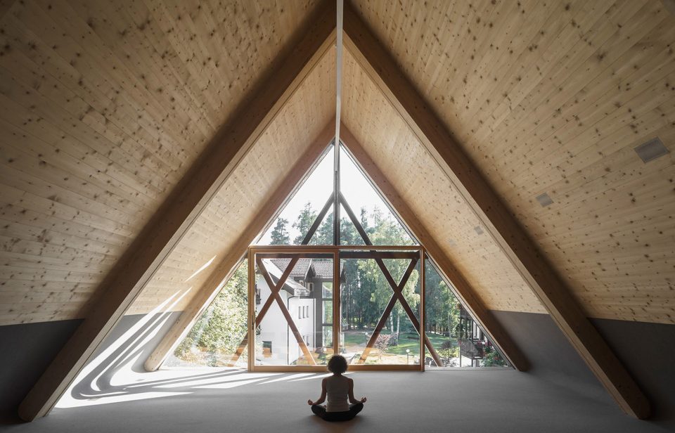 林中的圣约瑟夫教堂，意大利雷农 / Messner Architects