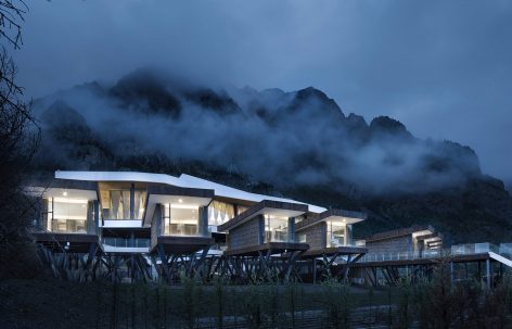 然乌湖国际自驾与房车营地，西藏 / 小隐建筑