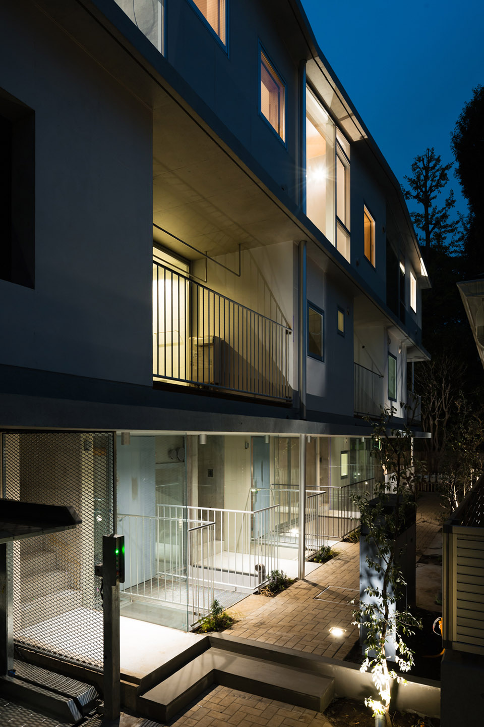 roroof corporative house by komada architects