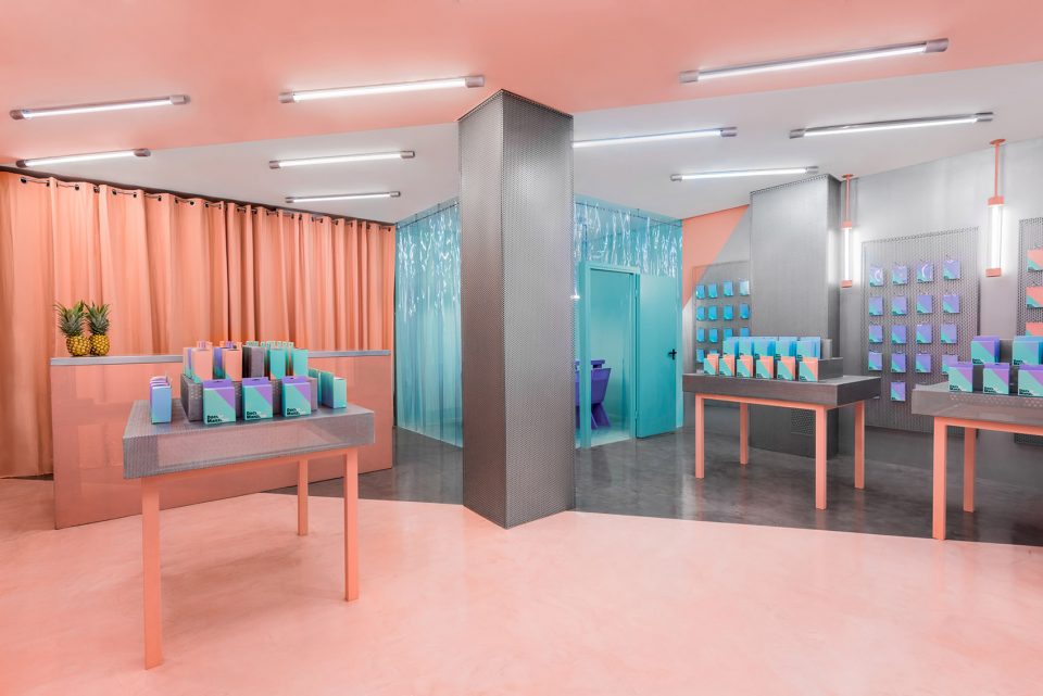 Doctor Manzana’s second store by Masquespacio