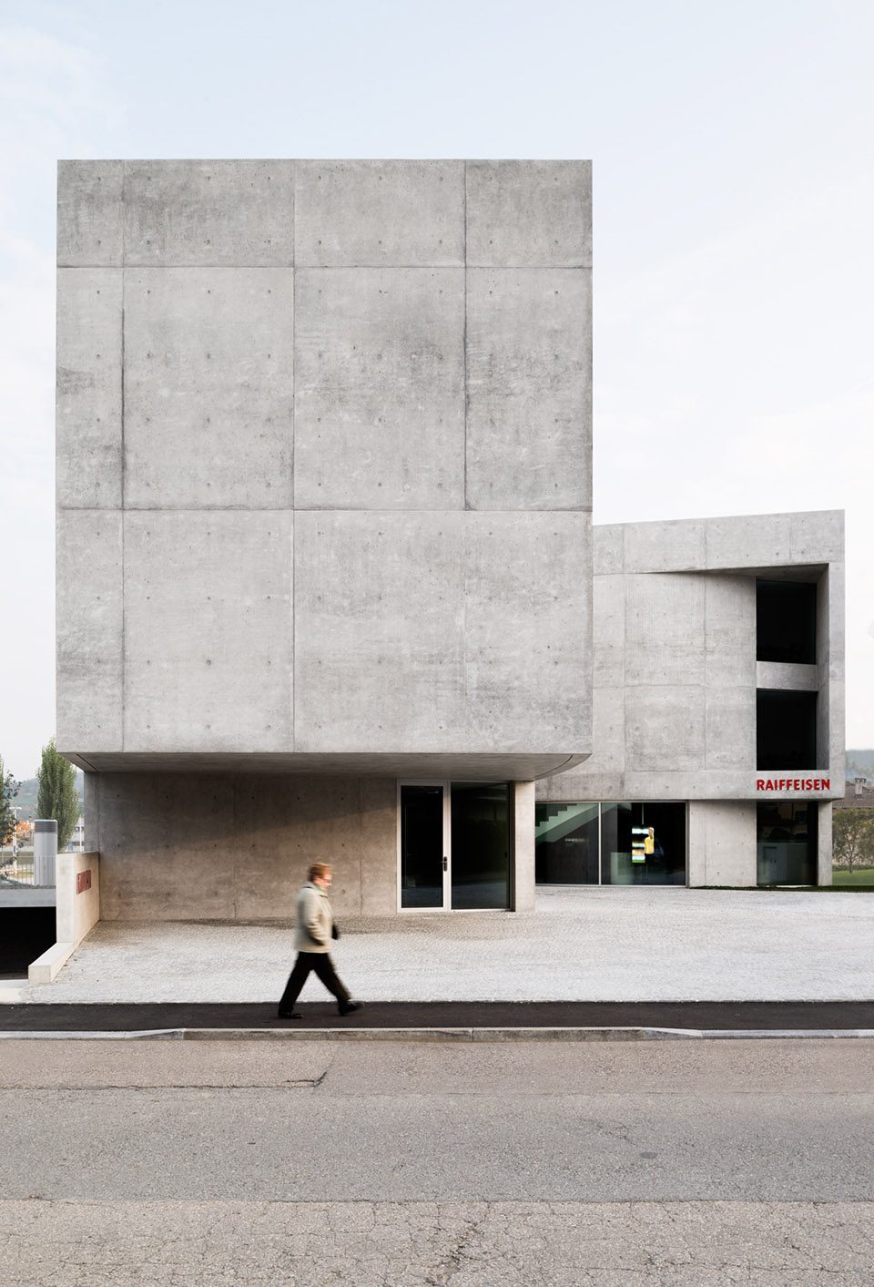 Raiffeisen Bank of Campagnadorna in Stabio by Montemurro Aguiar Architetti