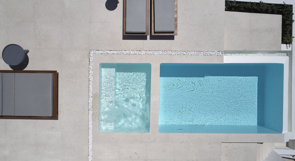 SUMMER HOUSE IN OIA By kapsimalis architects