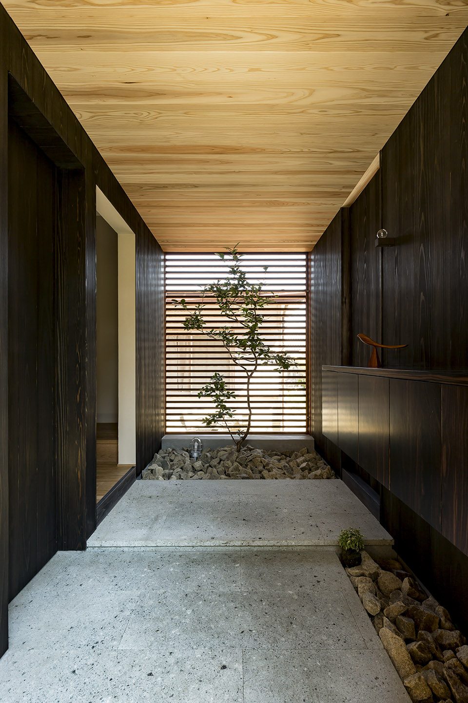 Shoei House by HEARTH ARCHITECTS
