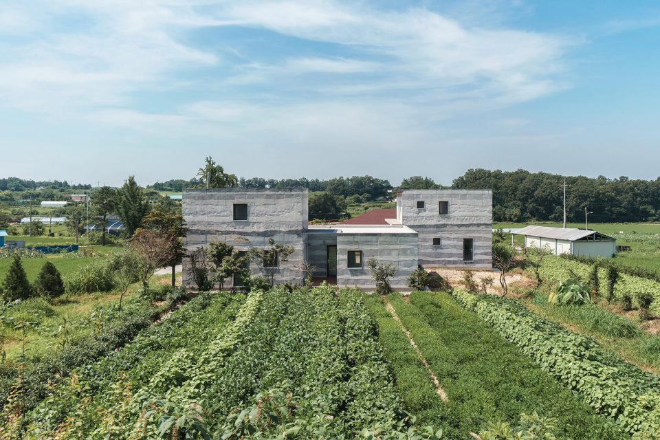 Stratum House by stpmj