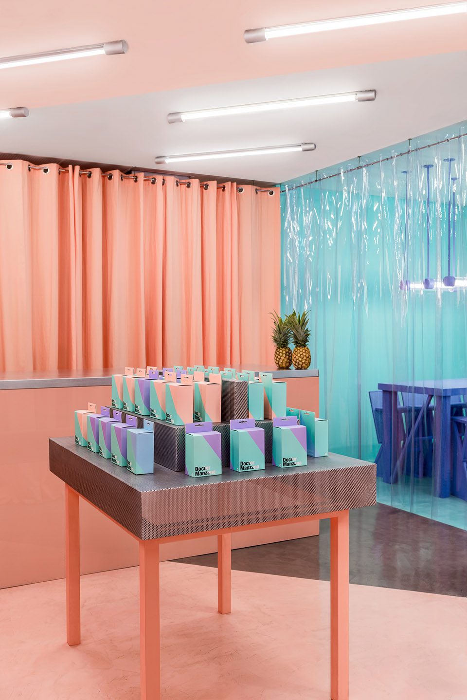 Doctor Manzana’s second store by Masquespacio