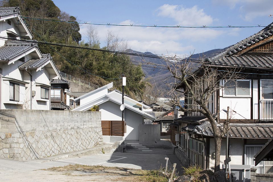 House in Ohue by Daisaku Hanamoto Architect Associates