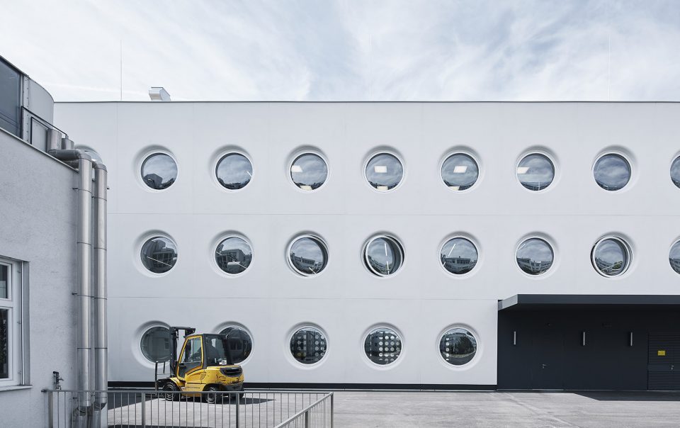 Neubau einer Fertigungs und Lagerhalle By X ARCHITEKTEN