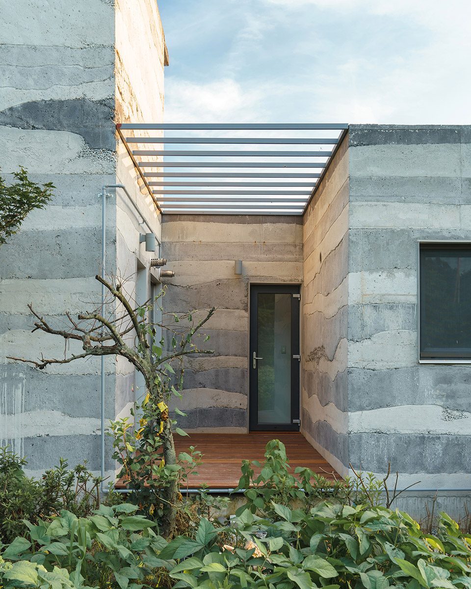Stratum House by stpmj