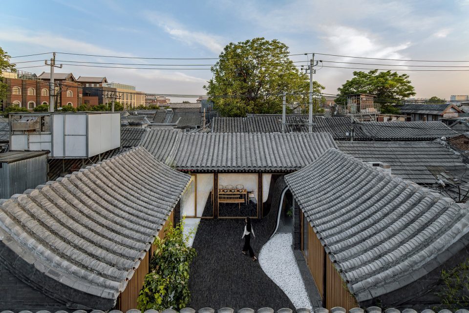 Twisting Courtyard By ARCHSTUDIO 960x641