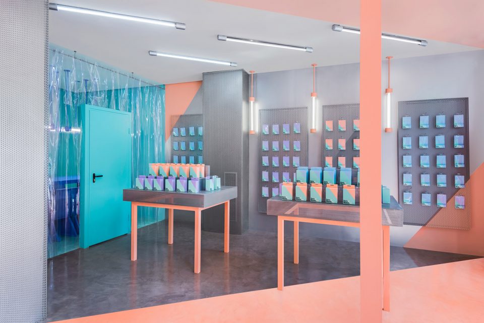 Doctor Manzana’s second store by Masquespacio