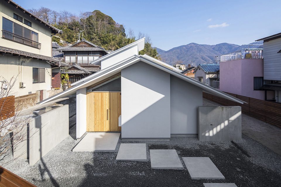 House in Ohue by Daisaku Hanamoto Architect Associates