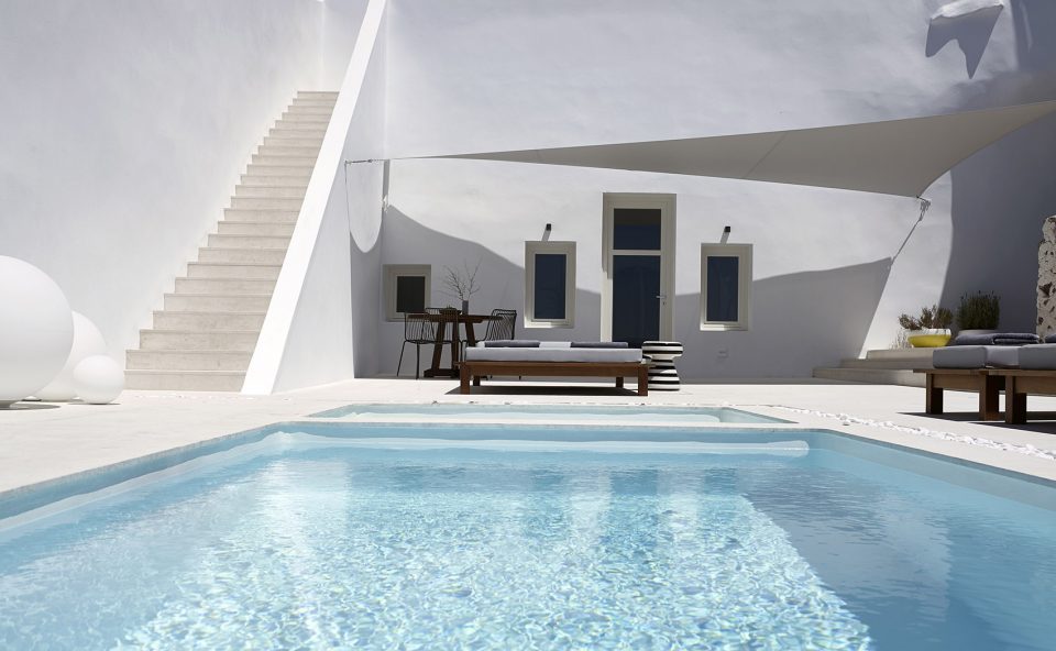 SUMMER HOUSE IN OIA By kapsimalis architects 960x592 1