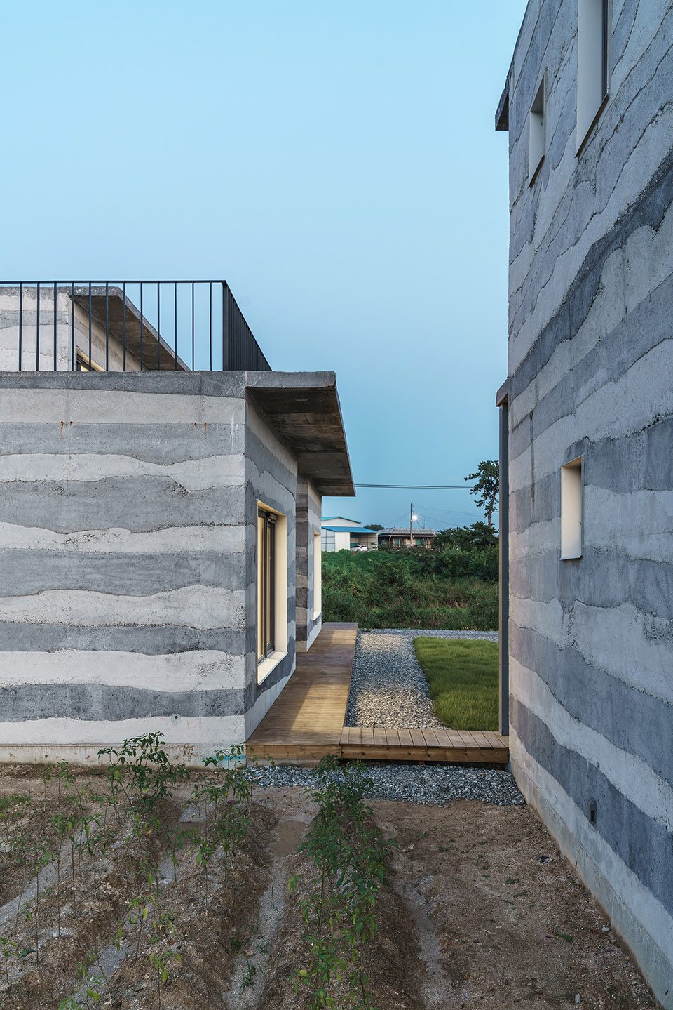 Stratum House by stpmj