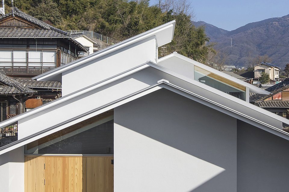 House in Ohue by Daisaku Hanamoto Architect Associates