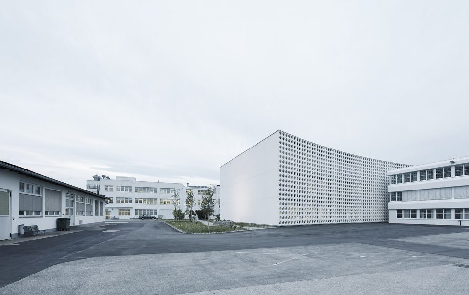 Neubau einer Fertigungs und Lagerhalle By X ARCHITEKTEN