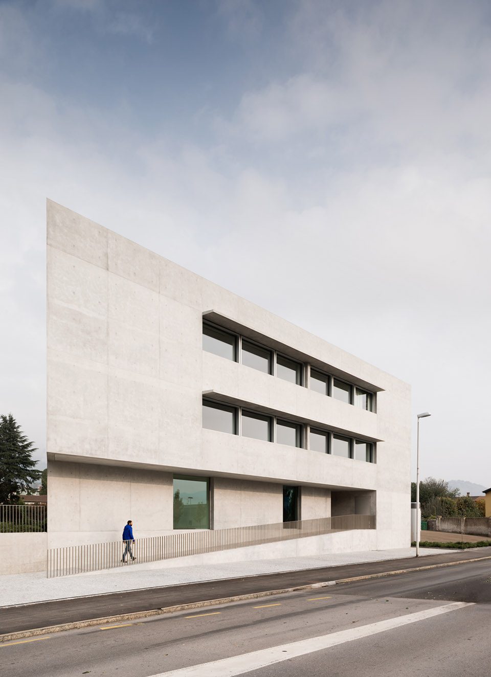 Raiffeisen Bank of Campagnadorna in Stabio by Montemurro Aguiar Architetti