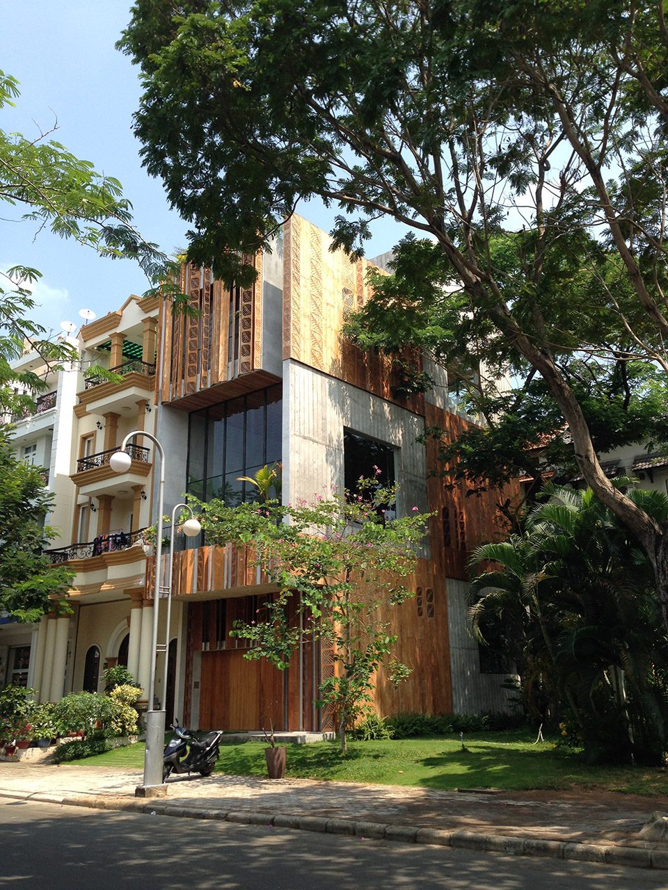 Thong House by NISHIZAWA ARCHITECTS