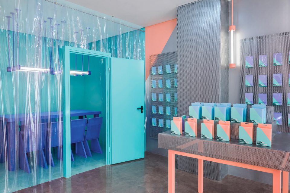 Doctor Manzana’s second store by Masquespacio