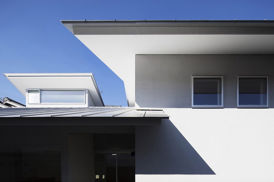 House in Ohue by Daisaku Hanamoto Architect Associates