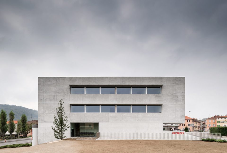 Raiffeisen Bank of Campagnadorna in Stabio by Montemurro Aguiar Architetti