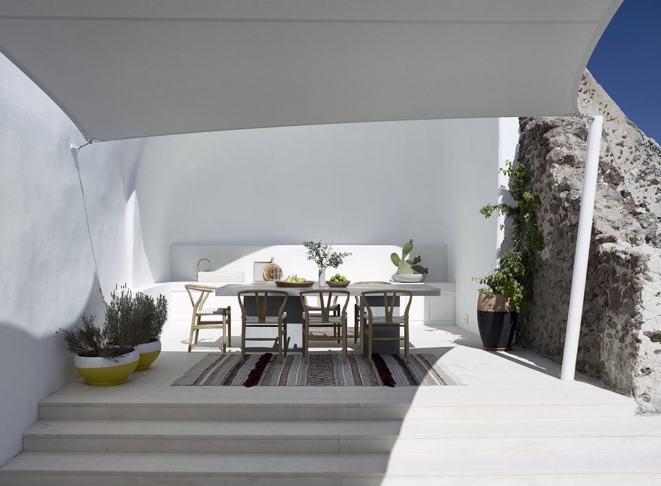 SUMMER HOUSE IN OIA By kapsimalis architects