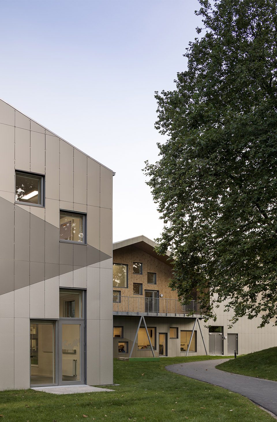 Skovbakken School by CEBRA