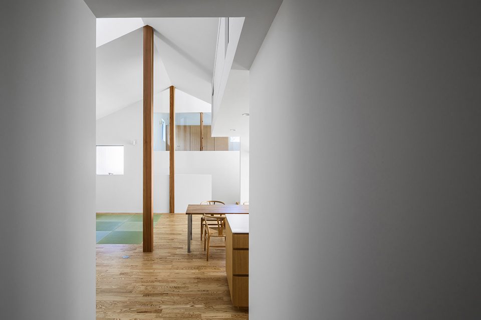 House in Ohue by Daisaku Hanamoto Architect Associates