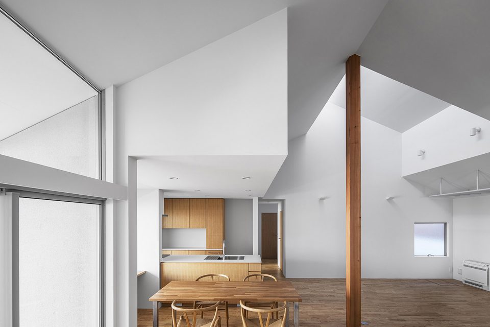 House in Ohue by Daisaku Hanamoto Architect Associates