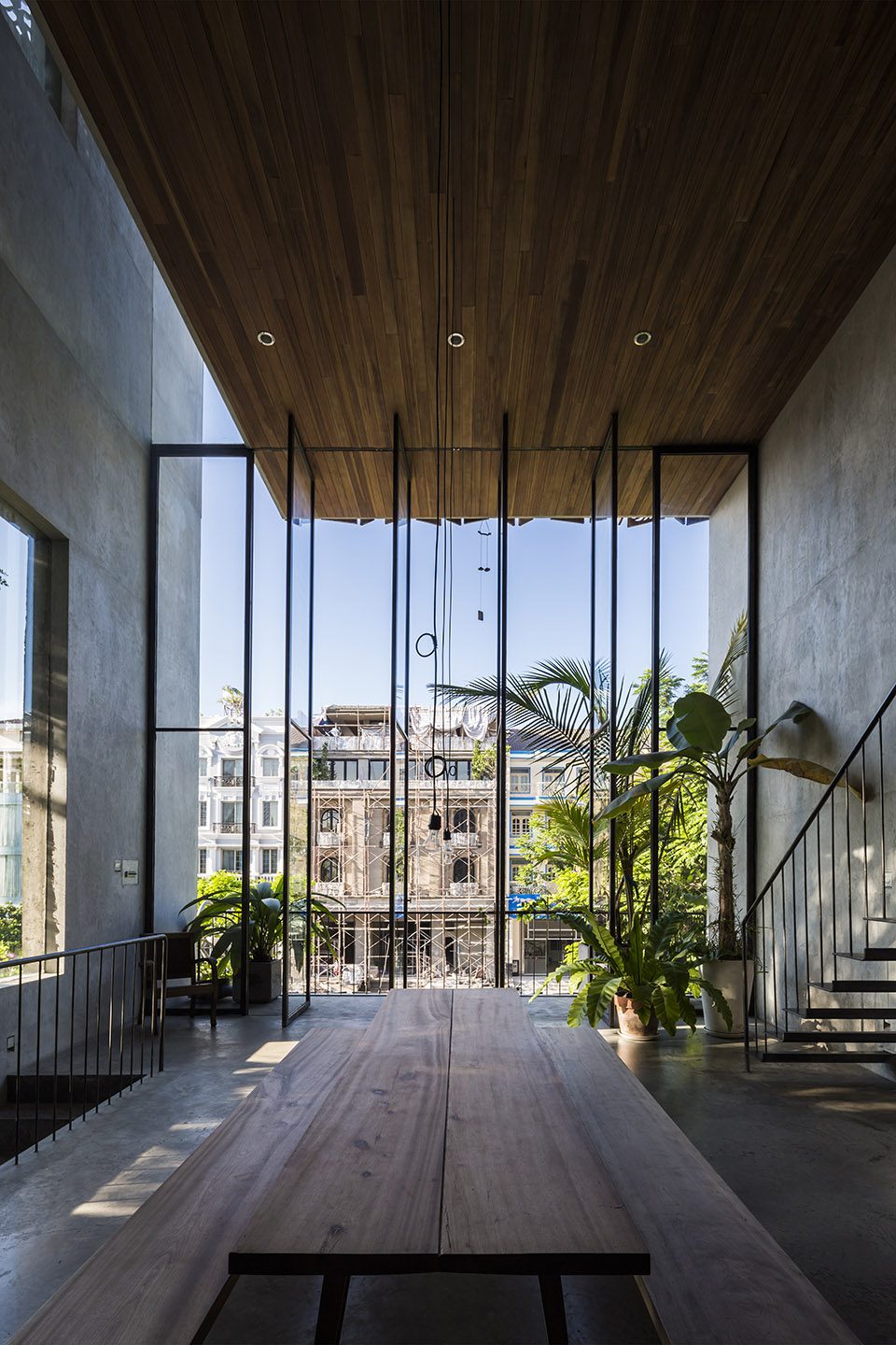 Thong House by NISHIZAWA ARCHITECTS