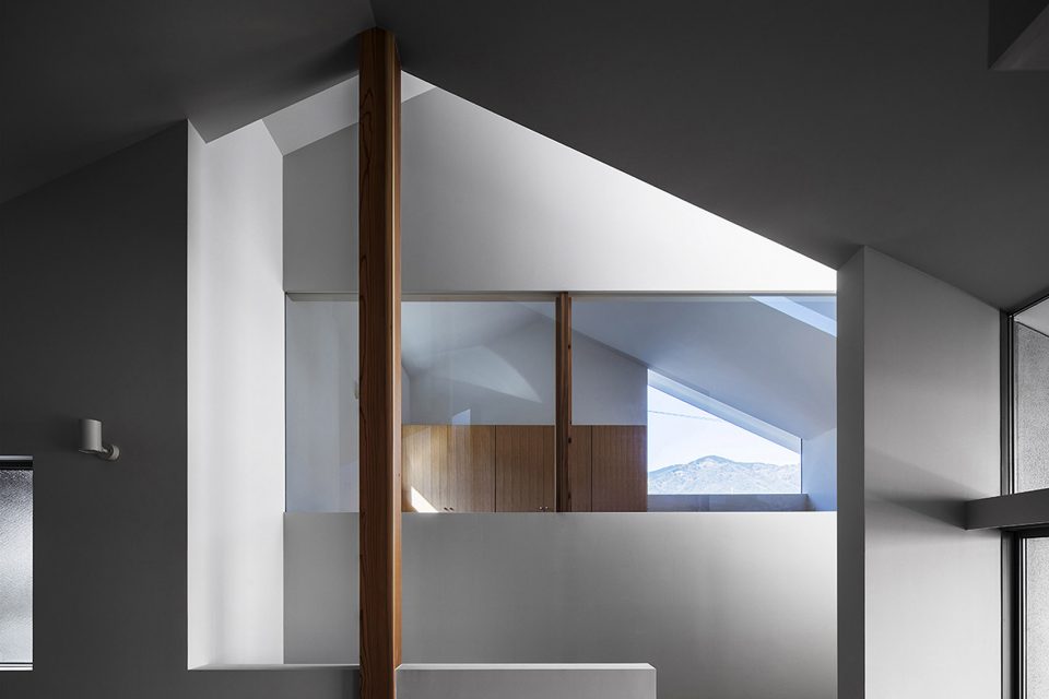 House in Ohue by Daisaku Hanamoto Architect Associates