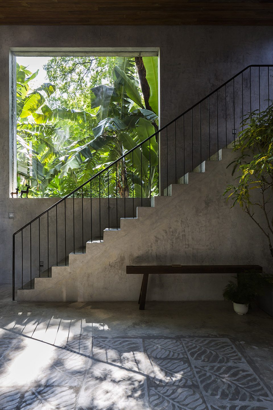 Thong House by NISHIZAWA ARCHITECTS