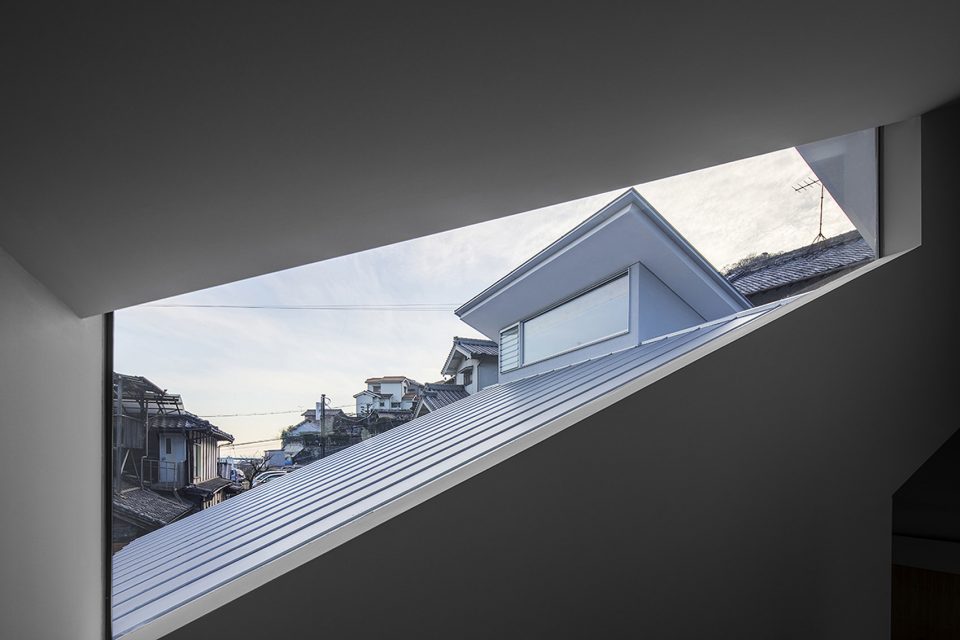 House in Ohue by Daisaku Hanamoto Architect Associates